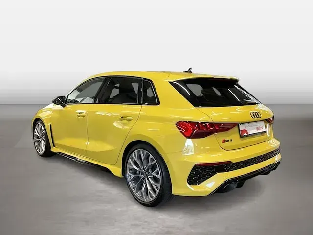 Gebraucht Audi RS3 Sportback Ambiente 400 PS (294 kW) 2023 Pythongelb metallic Kleinwagen