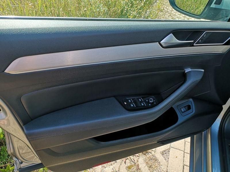 Gebraucht VW Passat Highline 150 PS (110 kW) 2018 Silber Kombi