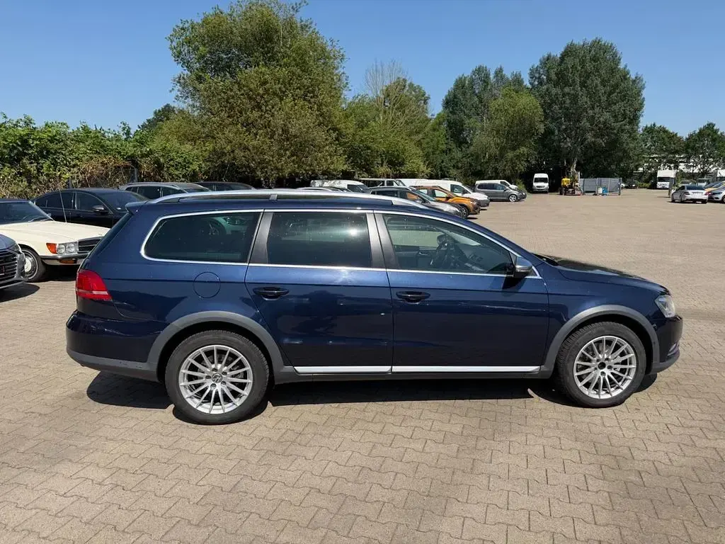 Gebraucht VW Passat Alltrack Basis 177 PS (130 kW) 2013 Blau Kombi