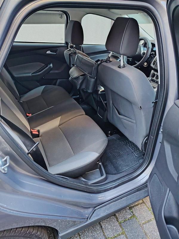 Gebraucht Ford Focus SYNC Edition 125 PS (91 kW) 2013 Braun Kombi