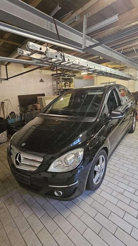 Schwarz Gebraucht 2009 Mercedes B180 Van / Kleinbus | 2.000 € (Guter Preis) - Bild 1/4