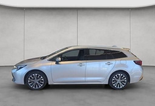 Neu Toyota Corolla Lounge 180 PS (132 kW) 2025 Cosmicsilber metallic Kombi