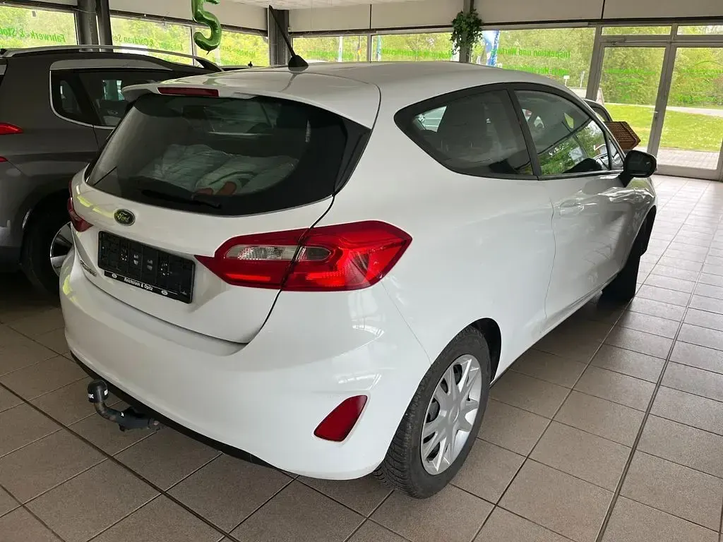 Gebraucht Ford Fiesta Trend 71 PS (52 kW) 2018 Weiß Kleinwagen