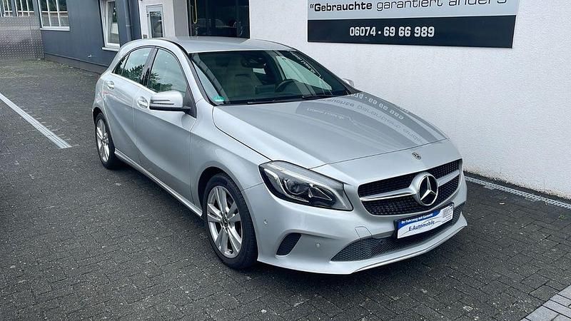 Silber Gebraucht 2017 Mercedes A180 Limousine | 13.570 € (Fairer Preis) - Bild 1/4