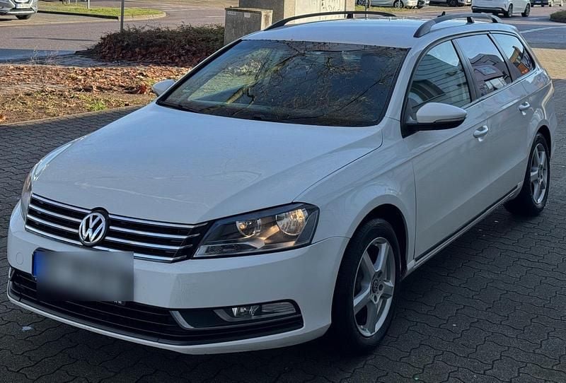 Weiß Gebraucht 2012 VW Passat Kombi | 4.500 € (Superpreis) - Bild 1/4
