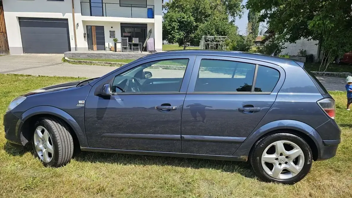 Gebraucht Opel Astra Edition 116 PS (85 kW) 2008 Kleinwagen