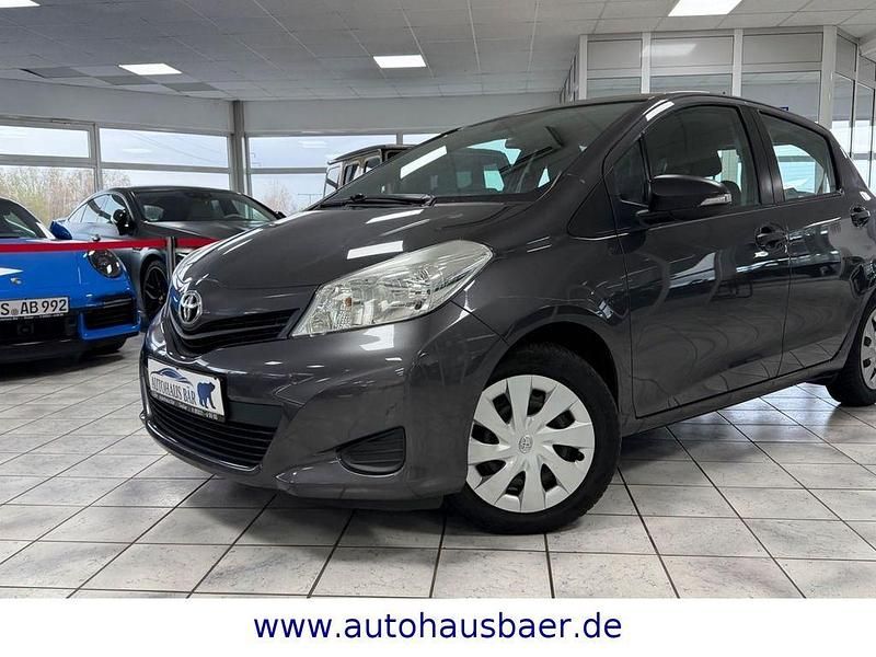 Gebraucht Toyota Yaris Cool 99 PS (72 kW) 2012 Grau Kleinwagen