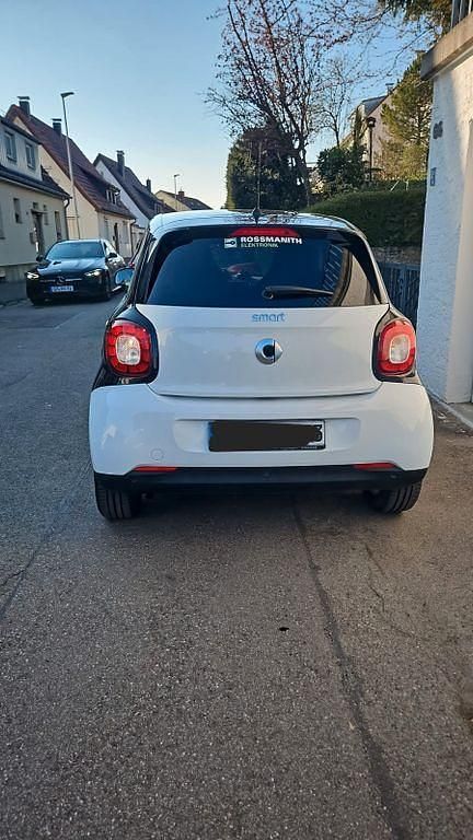 Gebraucht Smart ForFour Basis 90 PS (66 kW) 2019 Weiß Kleinwagen