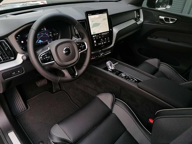 Neu Volvo XC60 Plus 455 PS (334 kW) 2026 Schwarz SUV