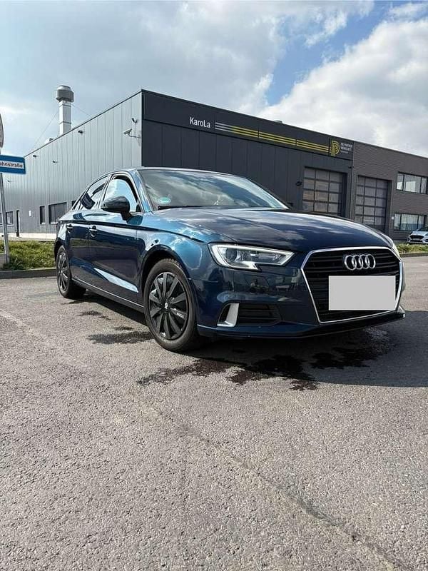 Blau Gebraucht 2020 Audi A3 Sport Limousine | 18.500 € (Superpreis) - Bild 1/4