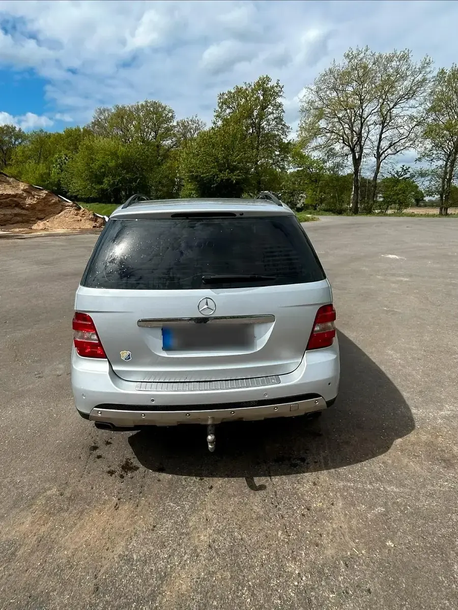 Gebraucht Mercedes ML320 224 PS (164 kW) 2008 Silber SUV