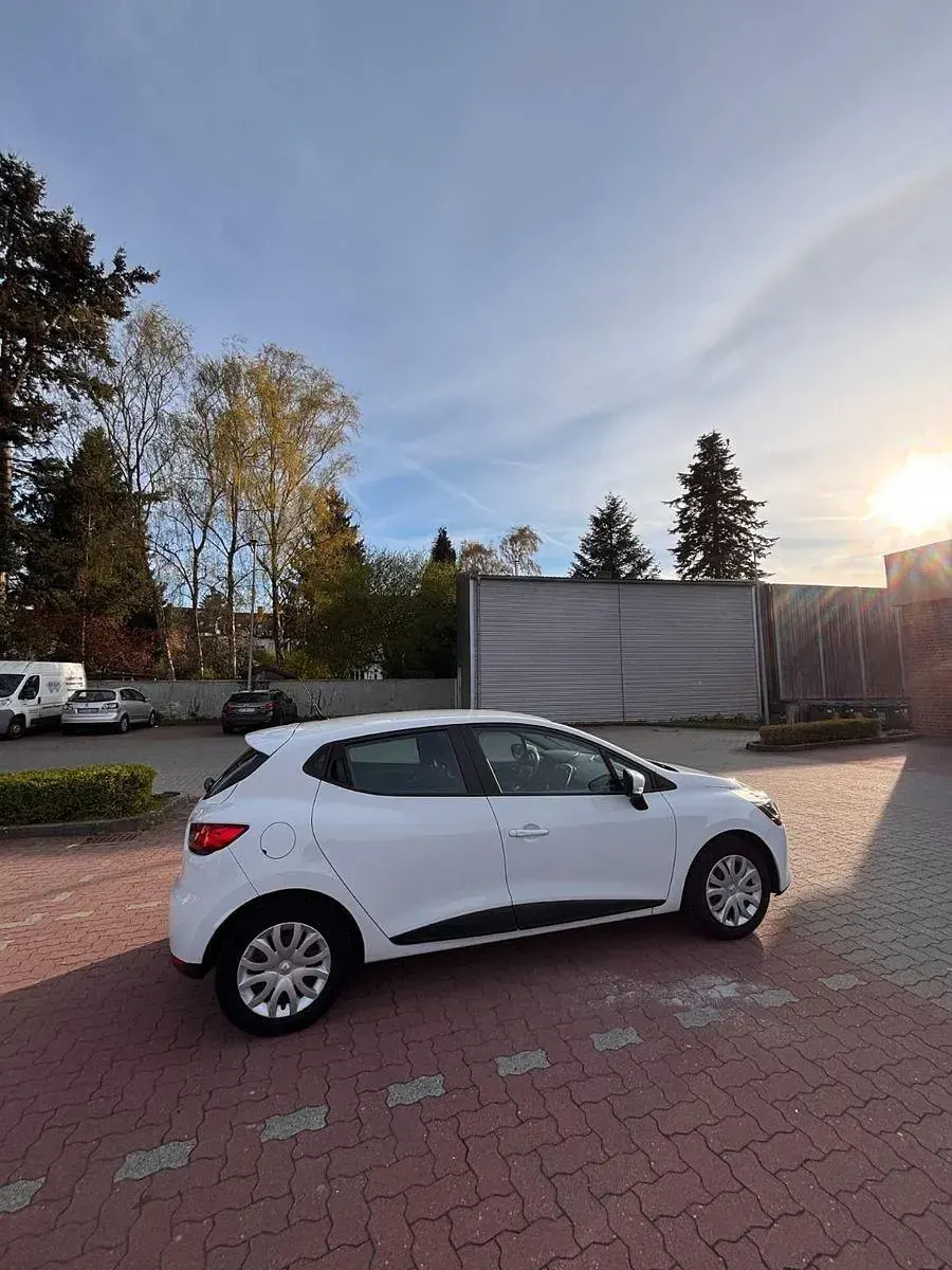 Używany Renault Clio IV Initiale Paris 73 KM (53 kW) 2014 Biały Hatchback