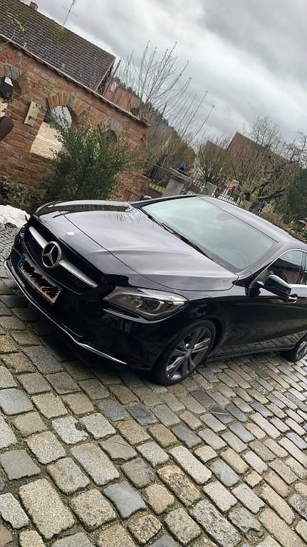 Gebraucht Mercedes CLA200 156 PS (114 kW) 2016 Schwarz Limousine