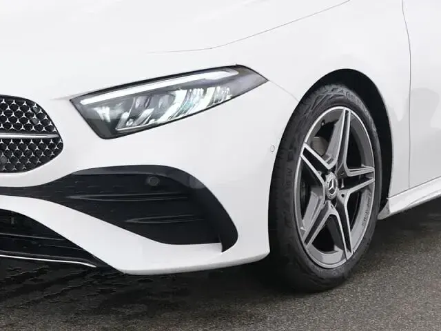 Gebraucht Mercedes A180 AMG line Plus 136 PS (100 kW) 2025 Weiß Limousine
