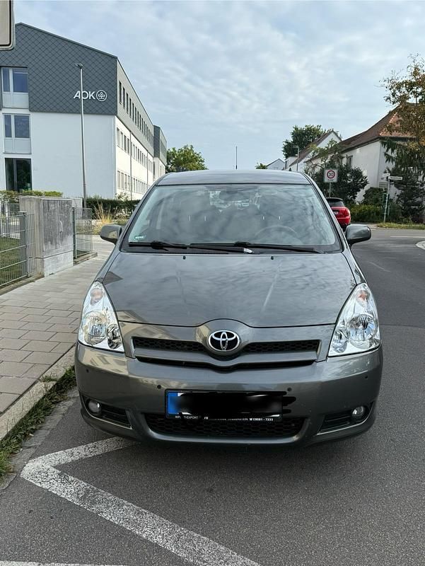 Grau Gebraucht 2006 Toyota Corolla Verso Van / Kleinbus | 2.300 € (Guter Preis) - Bild 1/4