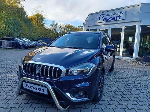 Dkl blau met Gebraucht 2017 Suzuki SX4 S-Cross Comfort Limousine | 11.990 € (Superpreis) - Bild 1/4