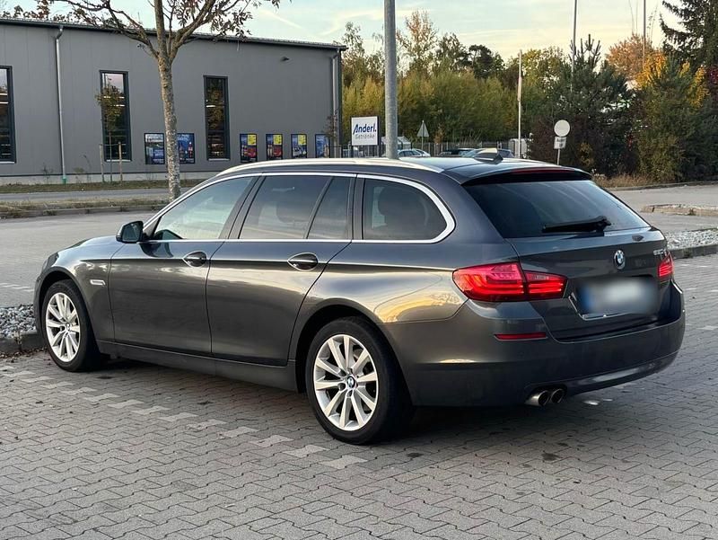 Grau Gebraucht 2016 BMW 520 Sport Line Kombi | 10.700 € (Superpreis) - Bild 1/4