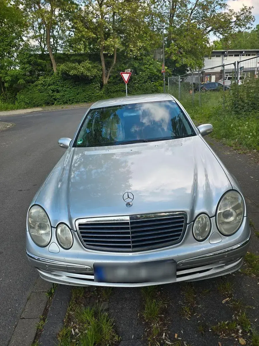 Gebraucht Mercedes E280 177 PS (130 kW) 2004 Silber Limousine