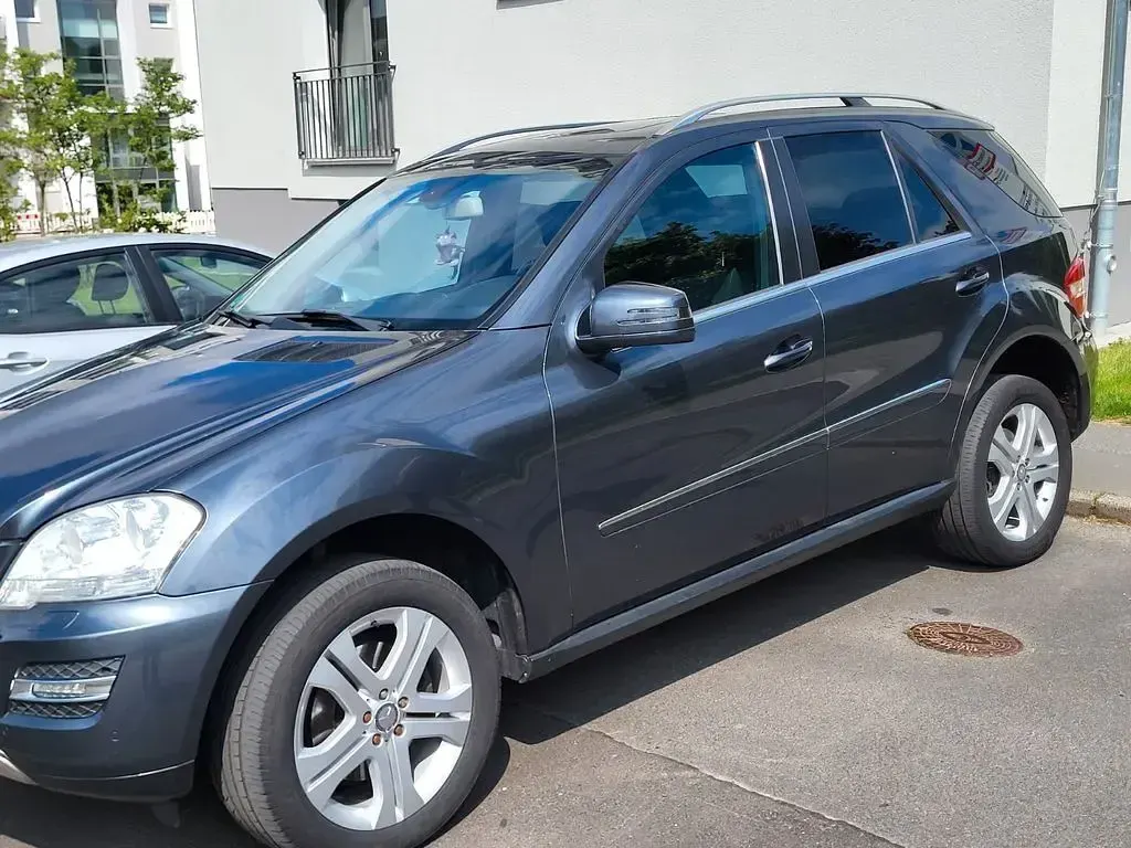 Używany Mercedes 350 230 KM (169 kW) 2010 Szary SUV