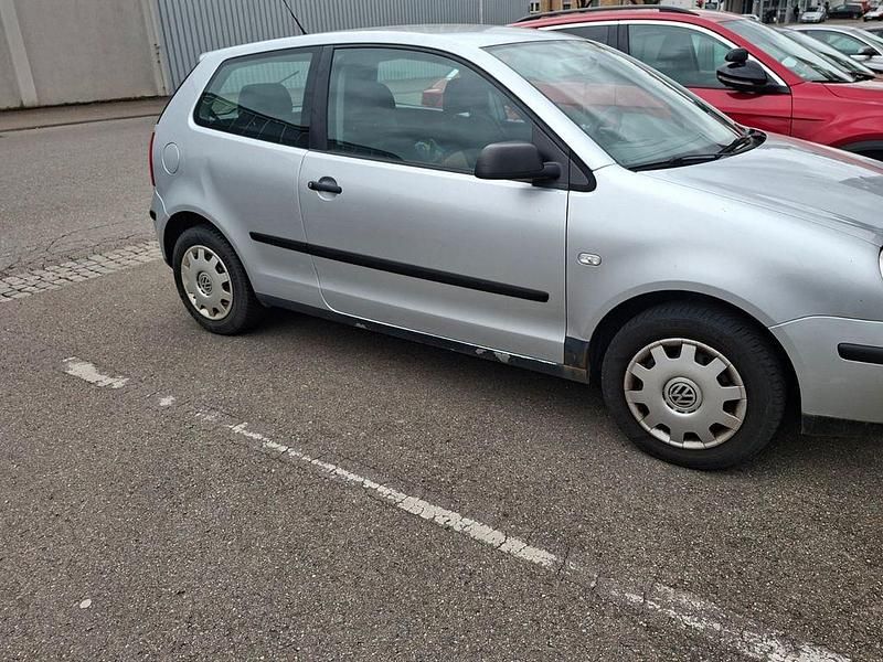 Gebraucht VW Polo Basis 54 PS (39 kW) 2002 Silber Limousine