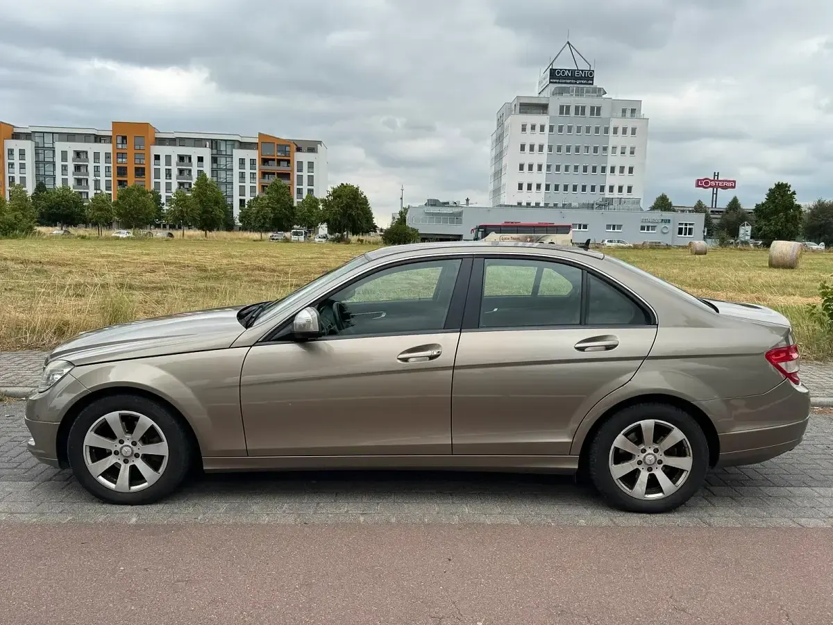 Gebraucht Mercedes C200 136 PS (100 kW) 2008 Gold Limousine