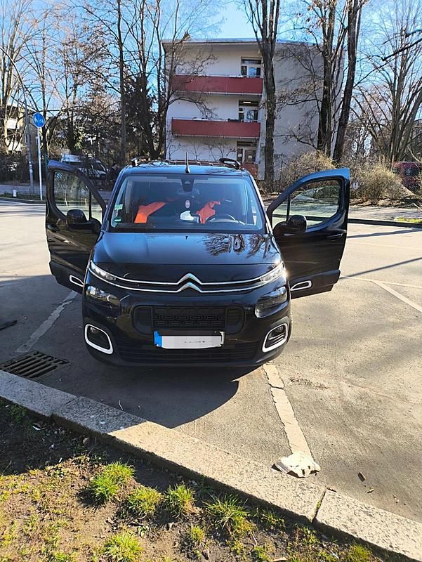 Gebraucht Citroën Berlingo Feel 131 PS (96 kW) 2018 Schwarz Van / Kleinbus