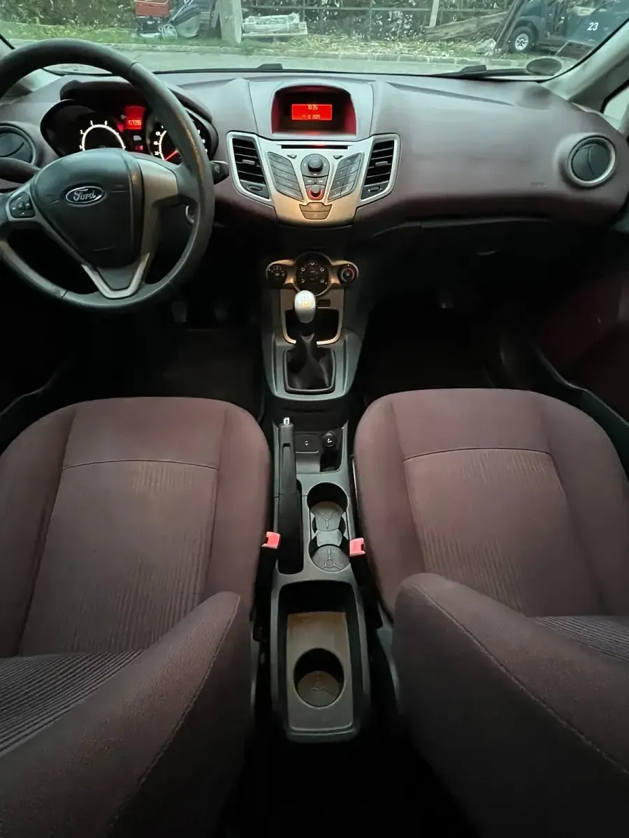 Gebraucht Ford Fiesta 60 PS (44 kW) 2011 Violet Kleinwagen