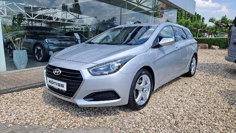 Sleek silver / met Gebraucht 2016 Hyundai i40 Classic Kombi | 9.990 € (Fairer Preis) - Bild 1/4