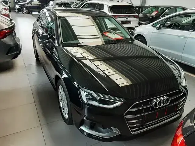 Gebraucht Audi A4 Business 190 PS (139 kW) 2023 Schwarz Kombi