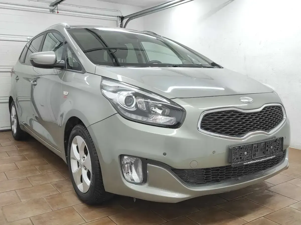 Gebraucht Kia Carens 136 PS (100 kW) 2014 Camden beige Van / Kleinbus