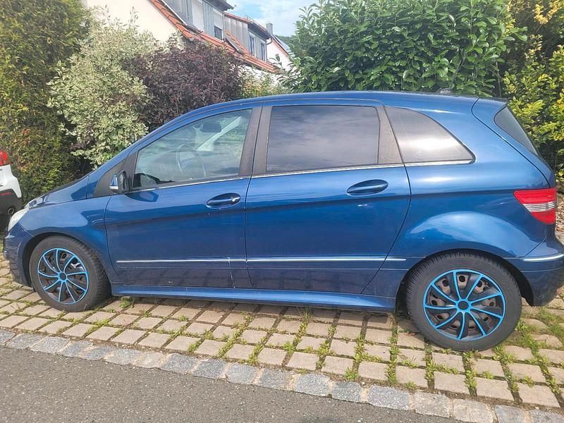 Blau Gebraucht 2009 Mercedes B180 Van / Kleinbus | 2.200 € (Superpreis) - Bild 1/4