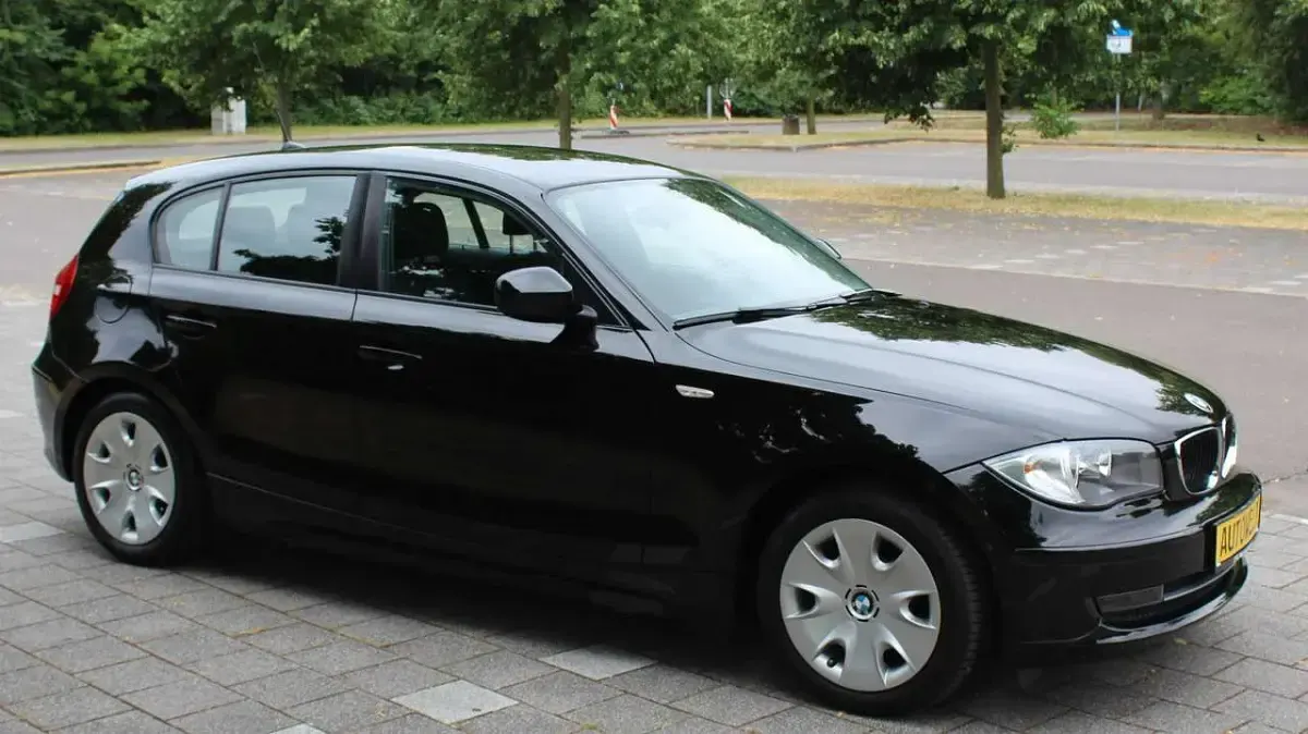 Gebraucht BMW 116 122 PS (89 kW) 2010 Schwarz ii Kleinwagen