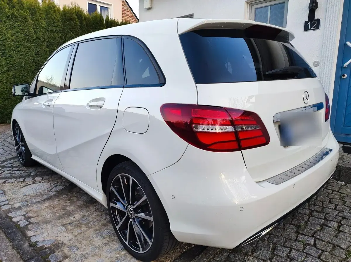 Gebraucht Mercedes B200 156 PS (114 kW) 2018 Weiß Kleinwagen