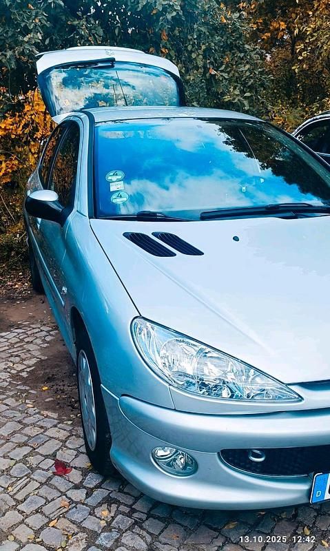 Silber Gebraucht 2009 Peugeot 206 Limousine | 1.150 € (Fairer Preis) - Bild 1/4