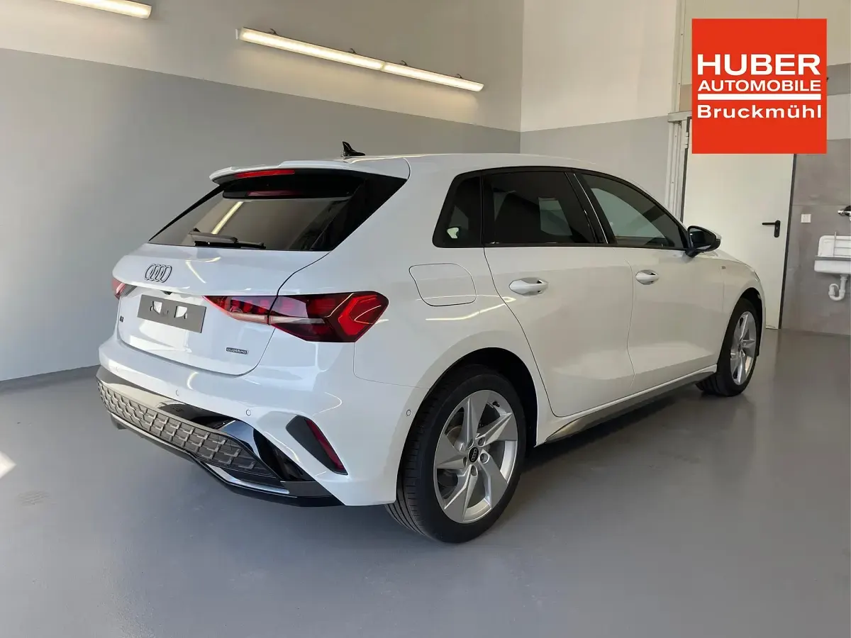 Neu Audi A3 Comfort 204 PS (150 kW) 2026 [2y2y] gletscherweiß metallic Limousine