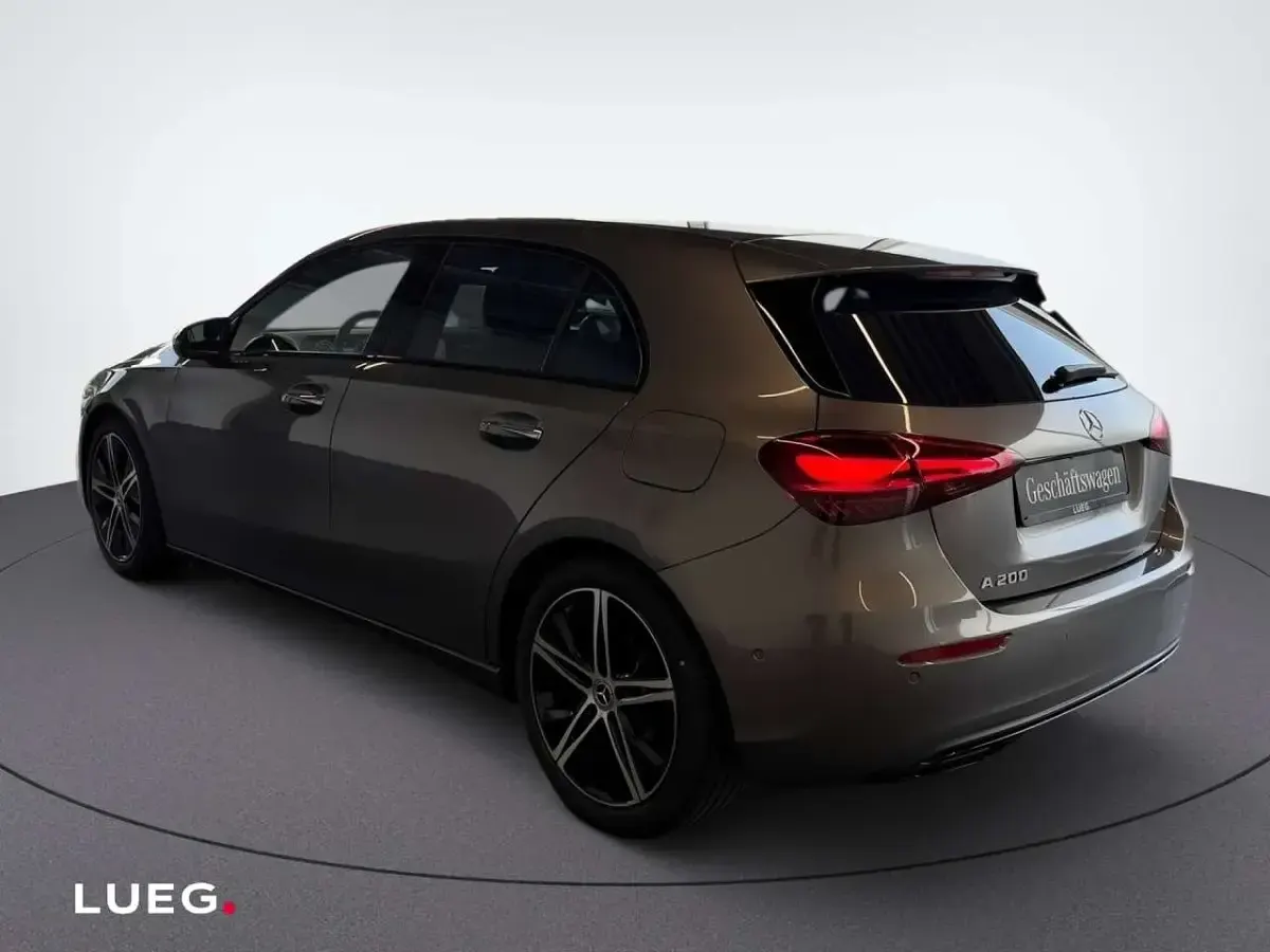 Gebraucht Mercedes A200 Night 163 PS (119 kW) 2026 Metalliclack mountaingrau Coupé