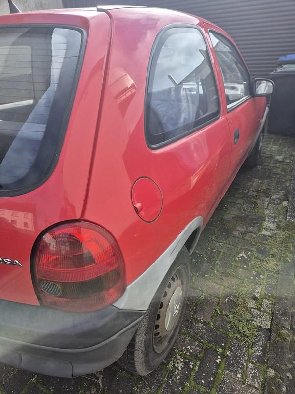 Używany Opel Corsa Swing 45 KM (33 kW) 1997 Czerwony Hatchback