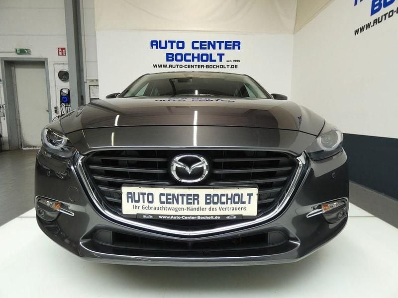 Grau Gebraucht 2018 Mazda 3 Exclusive-Line Limousine | 12.900 € (Fairer Preis) - Bild 1/4