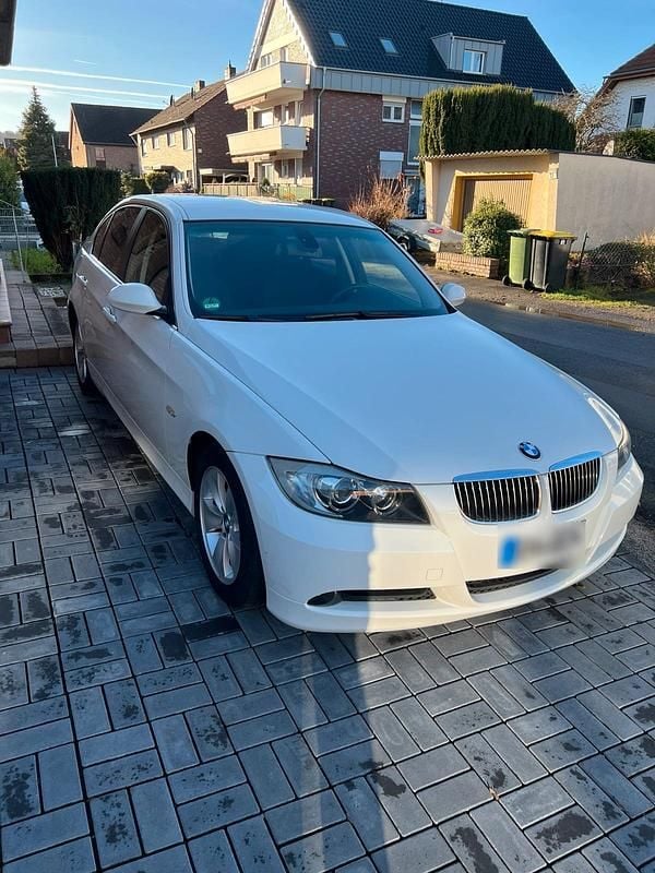 Gebraucht BMW 323 177 PS (130 kW) 2005 Weiß Limousine