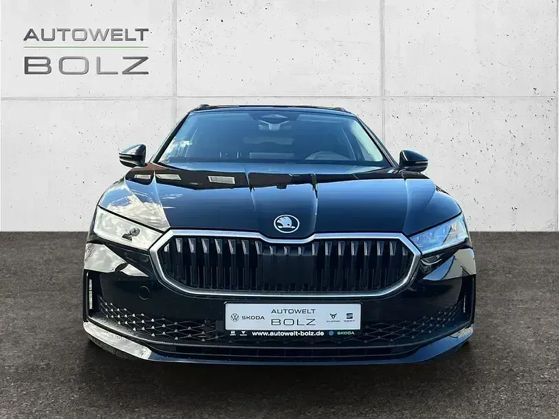 Używany Skoda Superb Essence 150 KM (110 kW) 2025 Czarny Sedan/Limuzyna