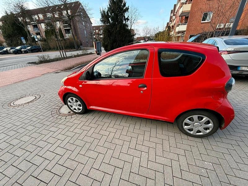 Second-hand Toyota Aygo 68 CP (50 kW) 2008 Roșu Hatchback