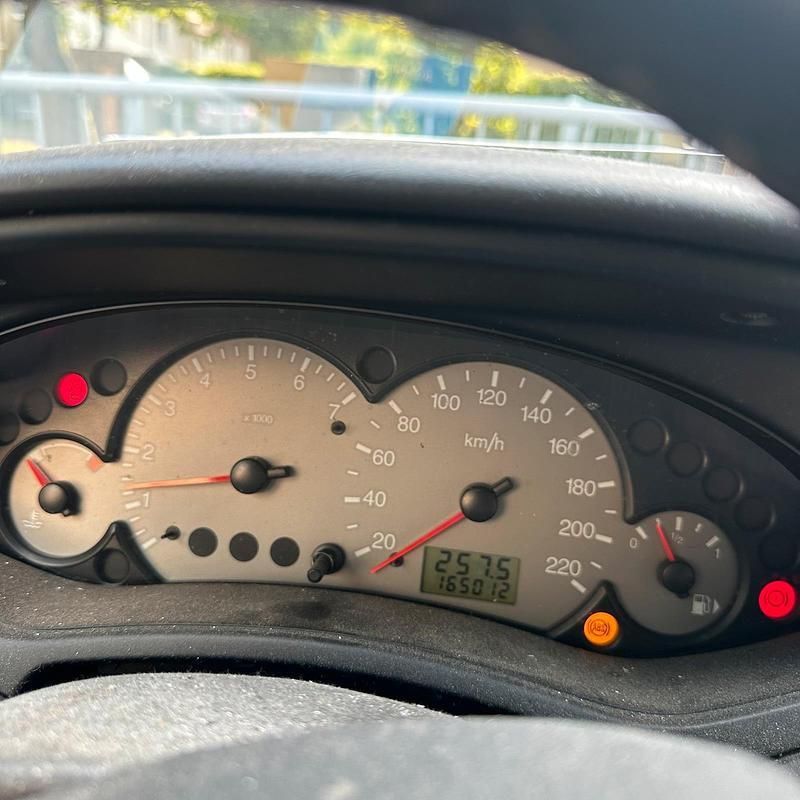 Silber Gebraucht 2000 Ford Focus Limousine | 500 € (Superpreis) - Bild 1/4