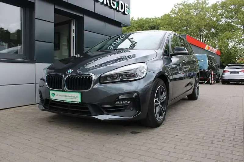 Gebraucht BMW 220 192 PS (141 kW) 2019 Mineralgrau Van / Kleinbus