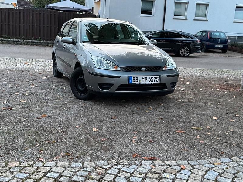 Grau Gebraucht 2004 Ford Focus Limousine | 850 € (Superpreis) - Bild 1/4