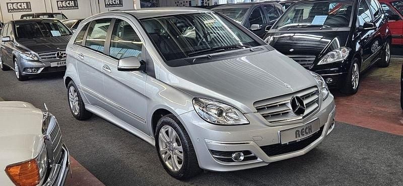 Silber Gebraucht 2010 Mercedes B200 Sport Van / Kleinbus | 13.000 € - Bild 1/3