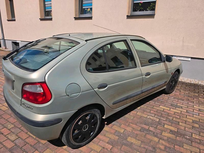 Usata Renault Mégane 75 CV (55 kW) 2000 Oro Berlina