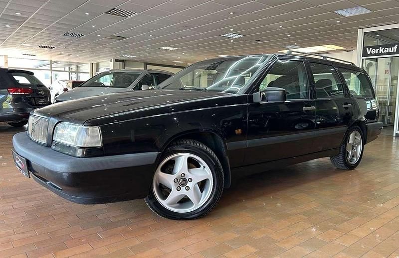 Second-hand Volvo 850 170 CP (125 kW) 1996 Negru Break