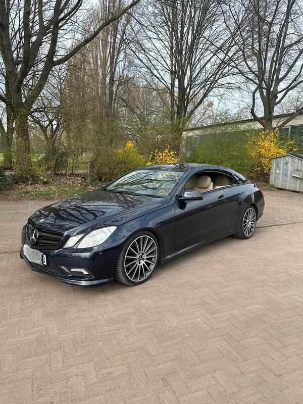Blau Gebraucht 2011 Mercedes E350 Elegance Coupé | 10.500 € (Etwas zu teuer) - Bild 1/4