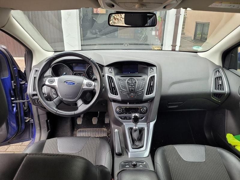 Gebraucht Ford Focus SYNC Edition 140 PS (102 kW) 2014 Blau Limousine