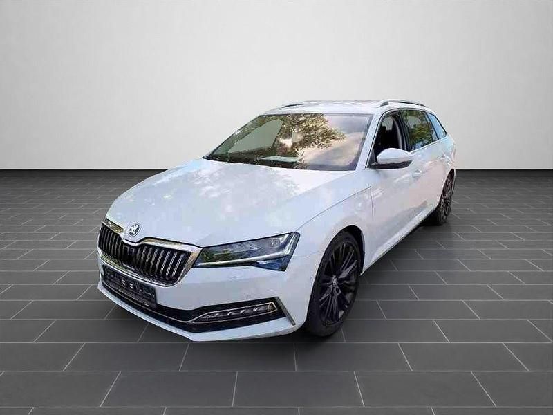 Moonweiß perleffekt (metallic) Gebraucht 2022 Skoda Superb LAURIN & KLEMENT Limousine | 31.990 € (Fairer Preis) - Bild 1/4